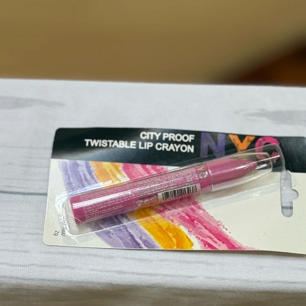 NYC City Proof Twistable Lip Crayon - Pink